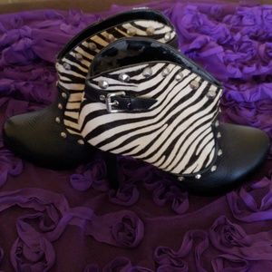 BCBGeneration Zebra Boots